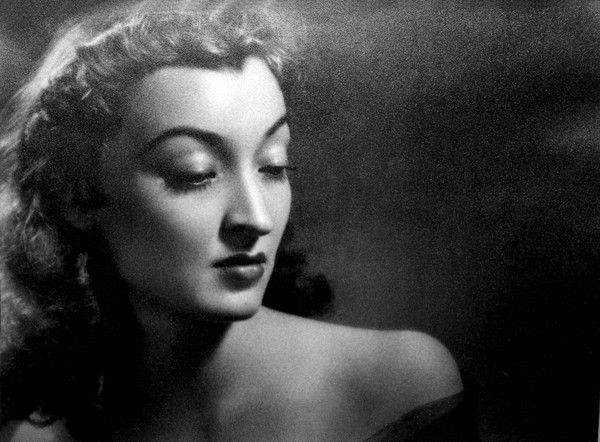 Виртуальная выставка «Синие дали… любовь и творчество Лидии Вертинской»