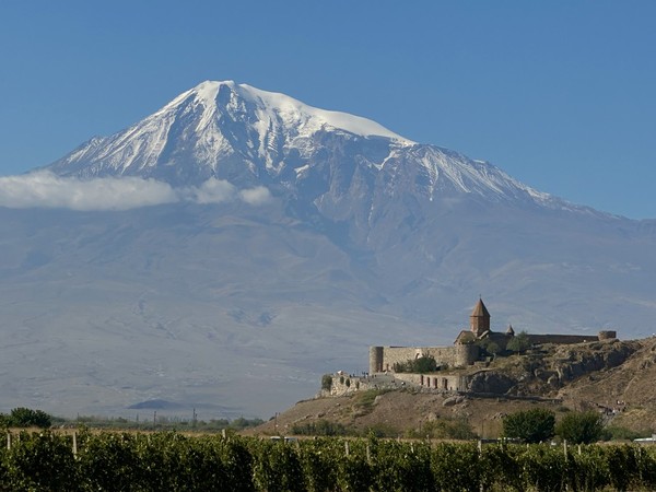 Топ-5 мест вокруг Еревана: Хор Вирап, Азатское водохранилище, Гарни, Гегард и Симфония камней