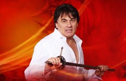 Александр Серов