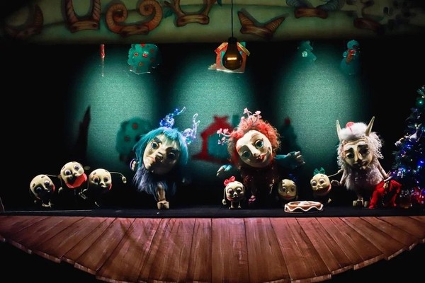 Спектакль «Время чудес» и новогодняя интермедия «Лунный цветок»