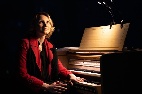 Щелкунчик в мерцании свечей