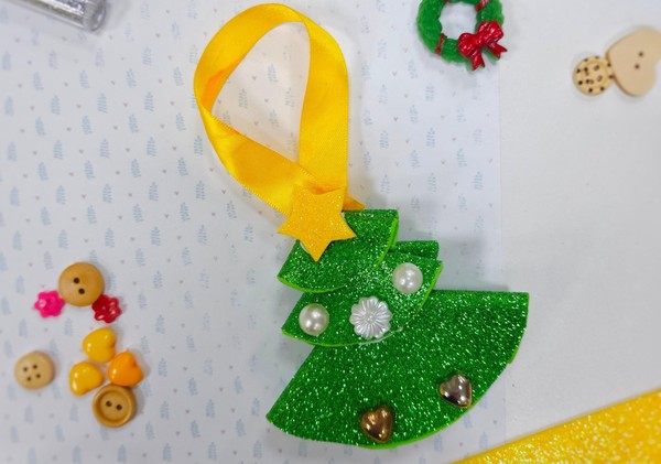 Мастер-класс «Сверкающая ёлочка»