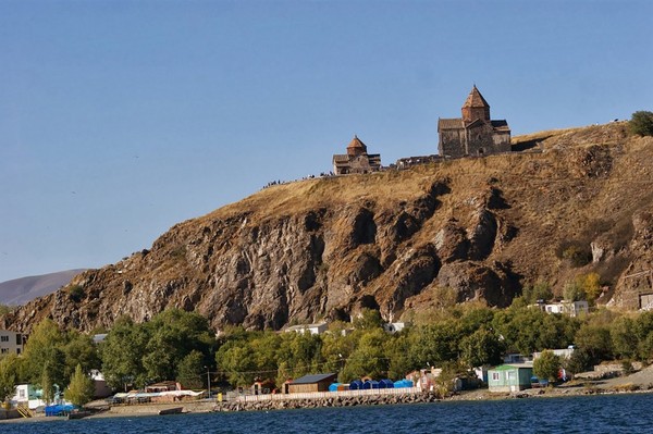 Зелёный Дилижан, голубой Севан и русский след в Фиолетово