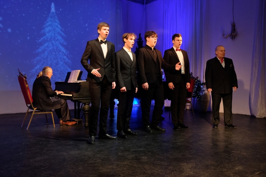 «Рождественские открытки» н.а.РФ Александр Дедик и солисты театра оперы концерт с фуршетом