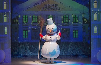 Снеговик-почтовик с новогодним представлением