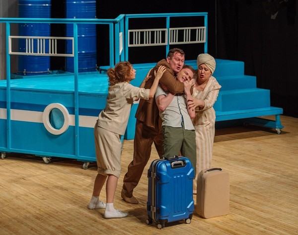 Театральная программа «Новогодний серпантин. Пароход «Островский»