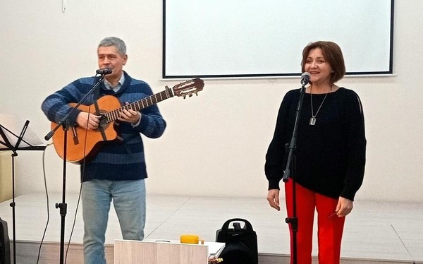 И друзей созову, на любовь своё сердце настрою