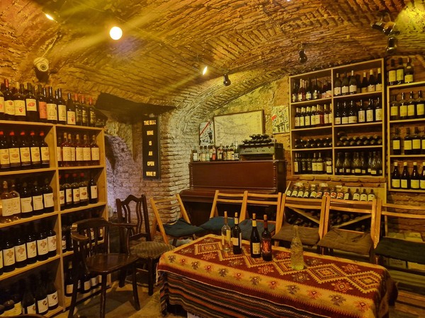 Колорит Тбилиси: винное путешествие и бонусом — парадные Сололаки