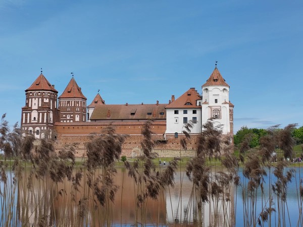 Два замка — две эпохи: Мир и Несвиж из Минска