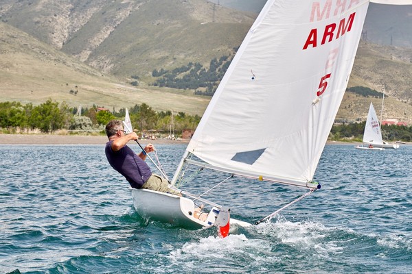 С ветерком по волнам: активный день на Севане