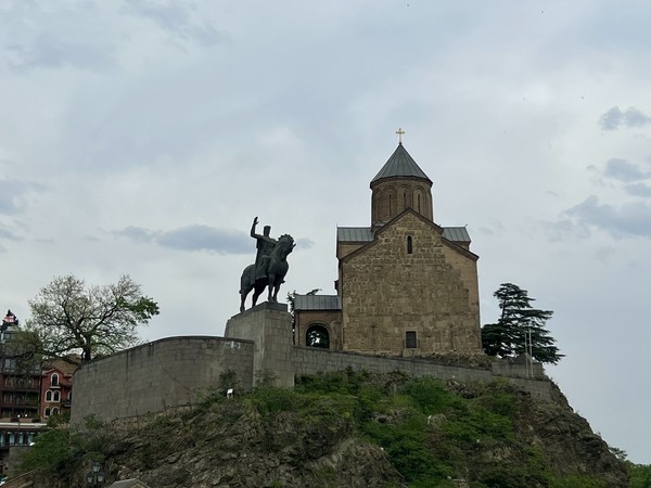 Мобильный квест «Легенды Тифлиса: соколиная охота царя Горгасали»