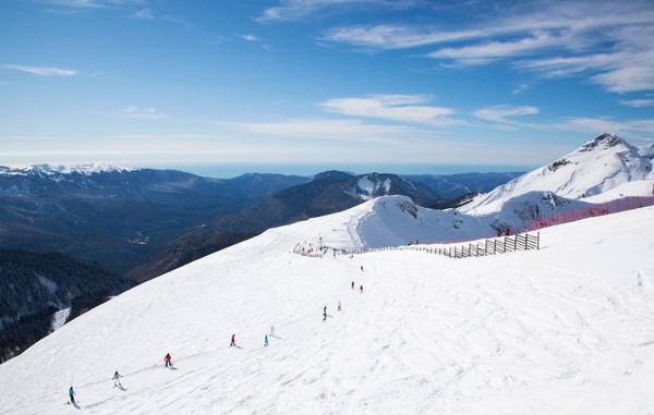 Тренировка с инструктором по горным лыжам и сноуборду — в Сочи