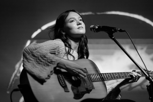 На заре под ёлкой. Рушана, Аннушка и другие