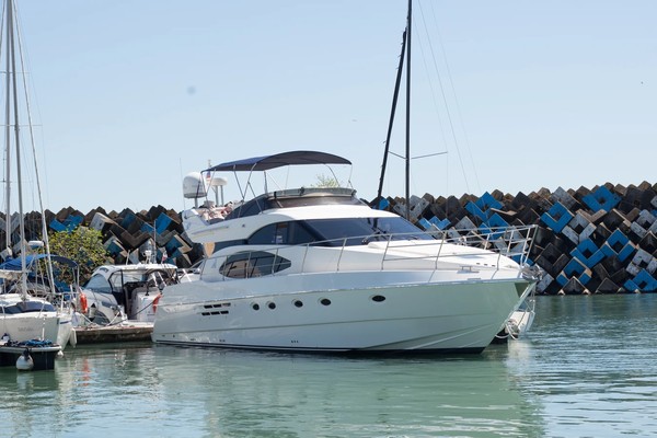 Премиальная прогулка на яхте в Сочи