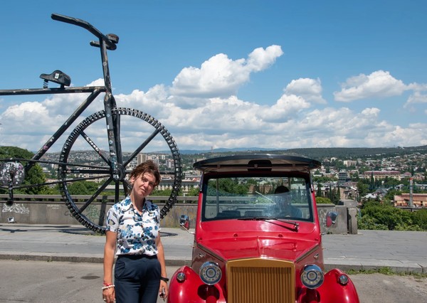 На ретро-автомобиле — в прошлое Тбилиси
