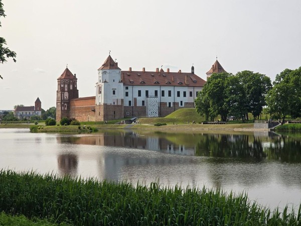 Трансфер: Несвиж и Мир — отражение веков