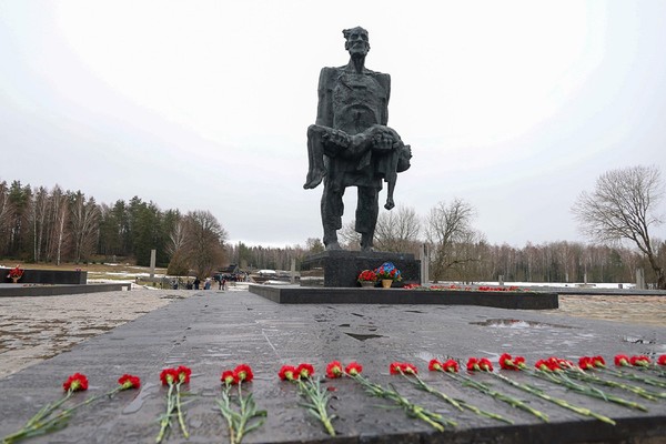 Трансфер из Минска в мемориальный комплекс «Хатынь» и обратно