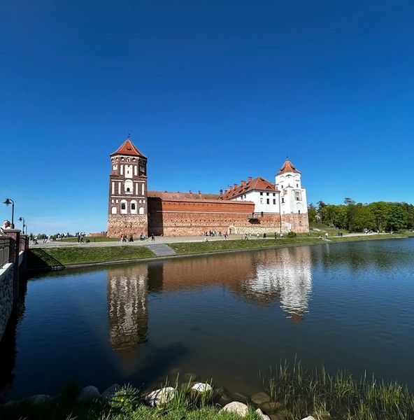 Трансфер из Минска или аэропорта в Несвижский и Мирский замки и обратно