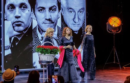 Александра Захарова