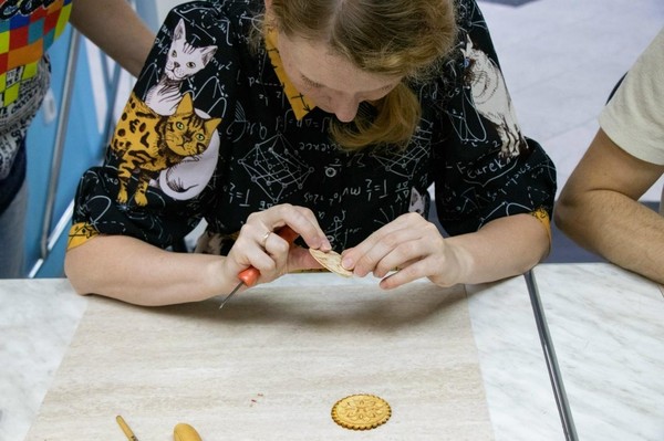 Мастер-класс «Брошь или подвеска из бересты: символ года»