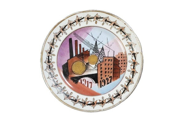 Кураторская экскурсия по выставке «От ткани до космоса. Авангардистки дизайна»