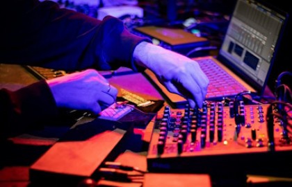 Звуковой театр. Всемирное координированное время. Медиаперформанс