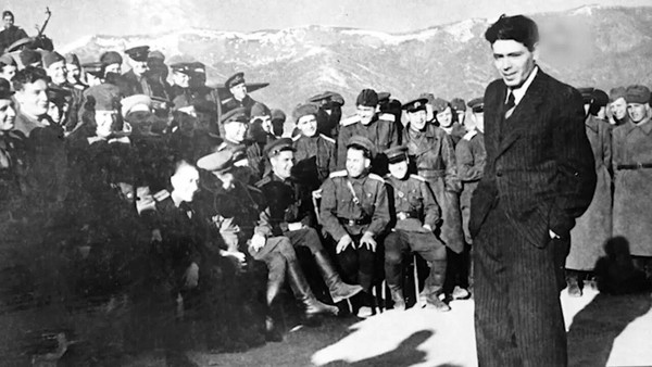 Тематическая беседа «Смех помогает и на войне. Аркадий Райкин на фронте»