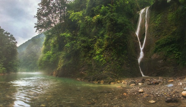 Побег из отеля: треккинг к водопадам и каньонам Сочи