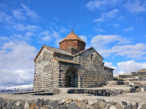 Трансфер из Еревана в Тбилиси через красоты Армении