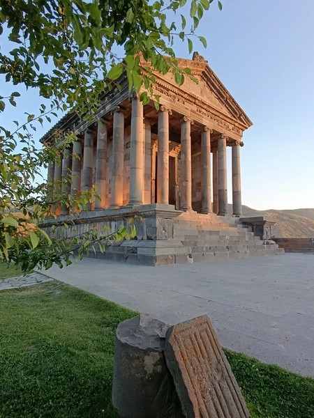 Гарни и Хосровский заповедник: от царской резиденции к божественным водопадам