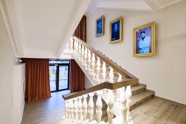 Главный театр правого берега