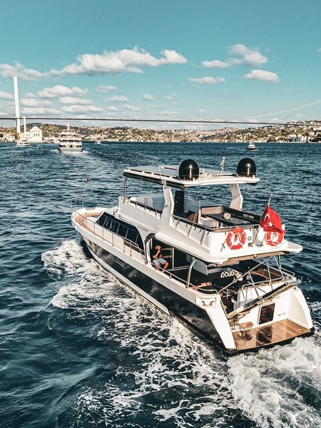 Свидание с Босфором: прогулка по проливу на яхте