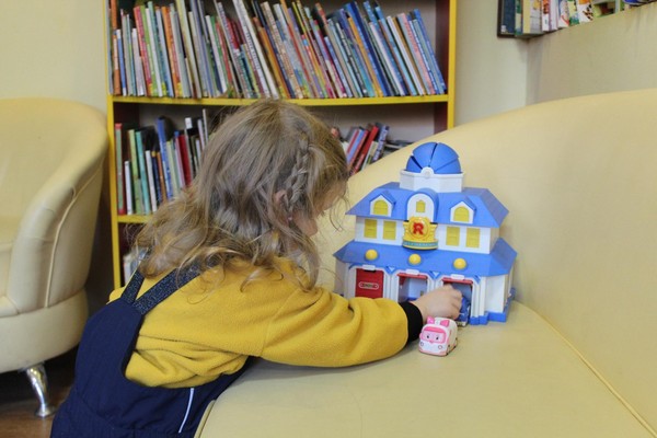 Настолки у новогодней ёлки»: игровая площадка