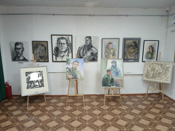 Выставка «Герои среди нас»
