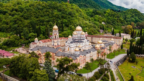 В Новый Афон — из Сочи, Адлера или Красной Поляны