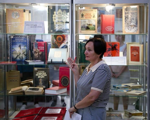 Выставка «Закружилась в небе осень»