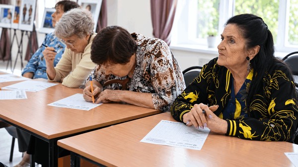 Музыкально – поэтический вечер «Ваших лет золотые россыпи»