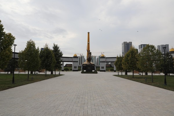 Экскурсия «История под открытым небом: прогулка по Аллее Славы»