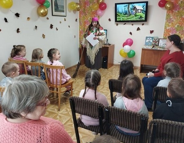 Экскурсия-знакомство «Путешествие в Королевство книг»