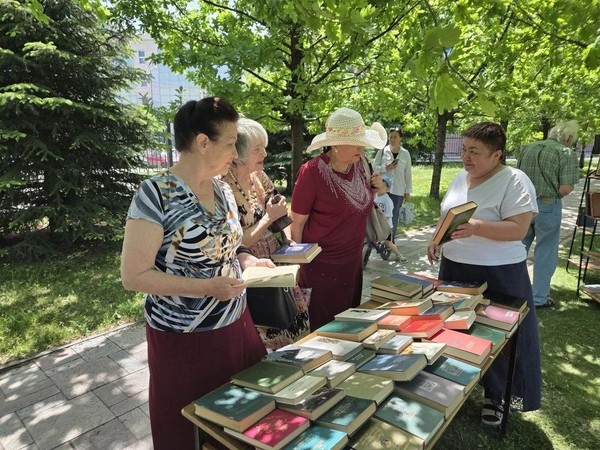 Пункт книгообмена в библиотеке