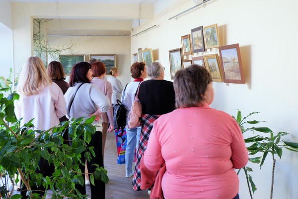 В Астраханской областной научной библиотеке открылась выставка пейзажей Александра Колючкина