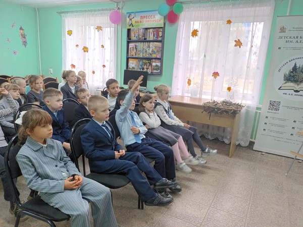Библиотечная акция «Он учил нас быть людьми»