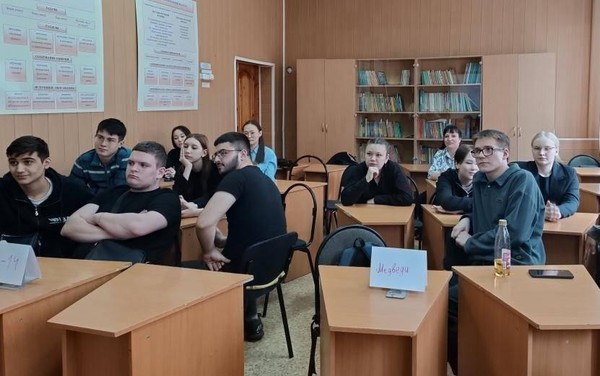 Литературная игра «Умники против Митрофанушки»