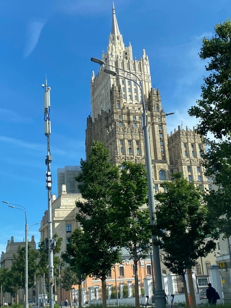 Юбилей МУЗ-ТВ: 30 лет хитов и 30 впечатлений от столицы