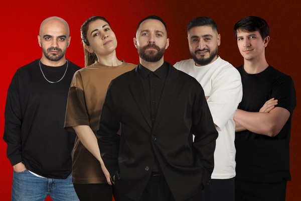 С акцентом