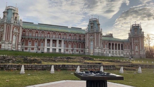 Экспозиции входной зоны в Большой дворец, Большого дворца, Хлебного дома и Оранжереи