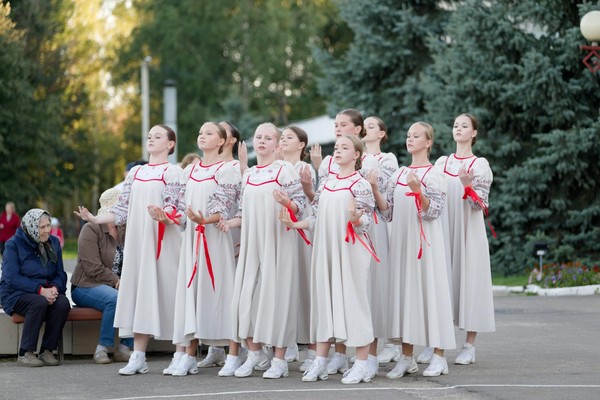 Здравствуй племя молодое