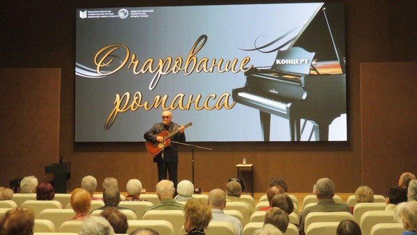 Концерт «У берез и сосен тихо бродит осень»
