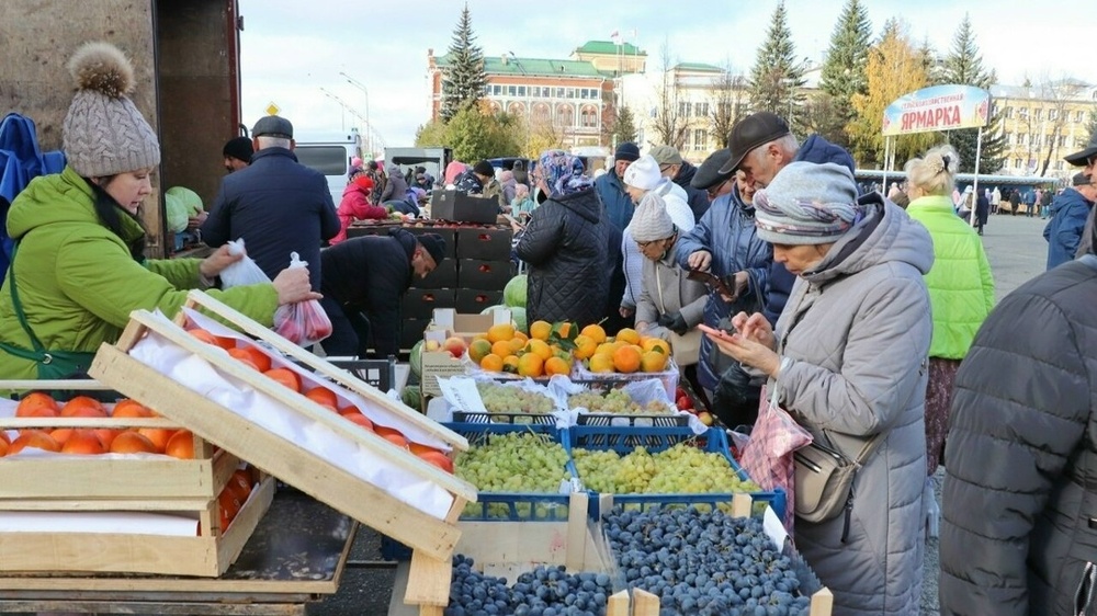 Сельскохозяйственная ярмарка на площади Ленина