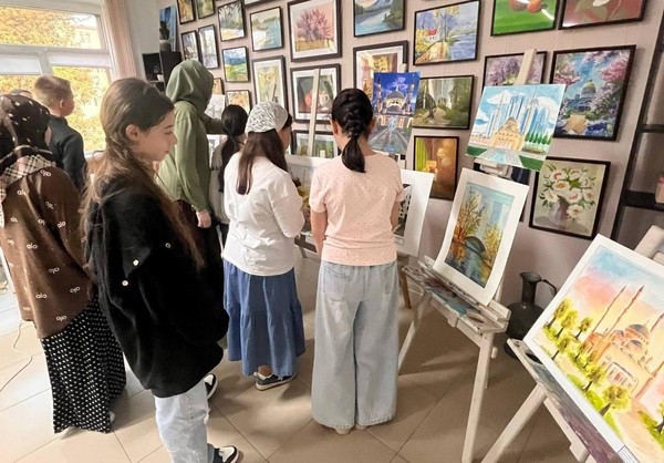 Выставка детских рисунков «Самый лучший город», посвящённую Дню города Грозного